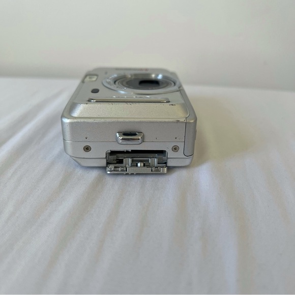 [SOLD] Rare Pentax Optio S60 6MP Vintage Digital Camera 3x Optical Zoom - Picture 6 of 8